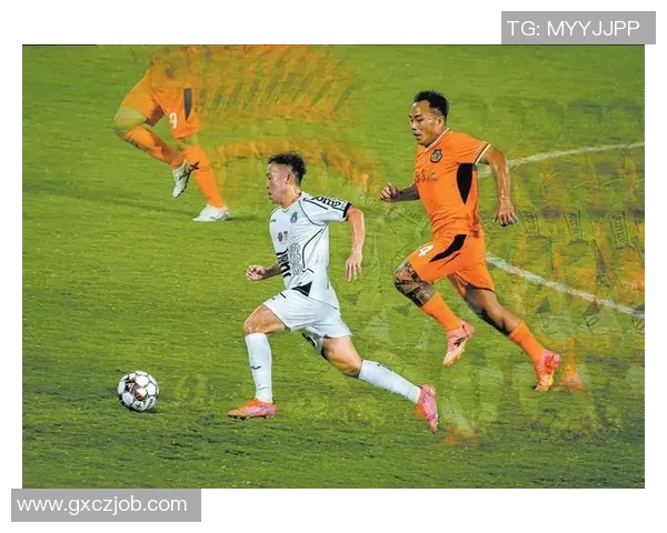 探索绿茵场上的传奇人物足球明星传记全景解析 探索绿茵场上的传奇人物足球明星传记全景解析